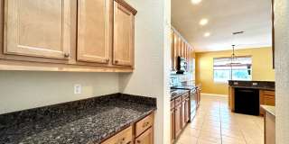 SPACIOUS 5-BEDROOM POOL HOME IN NORTH PORT Gallery 11