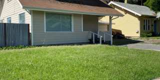 Big Home, Big Possibilities! 6 bed 2 bath in Selah! Gallery 1