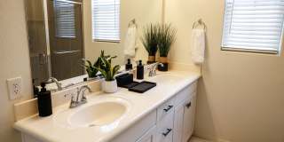 High-End, FULLY FURNISHED, Gated Community 4 Bedroom Home NEAR SAN TAN MALL Gallery 20