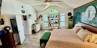Beautifully updated home IN THE BLUFFS! Gallery 13