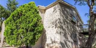 Spacious 4-plex in Central Location Gallery 5