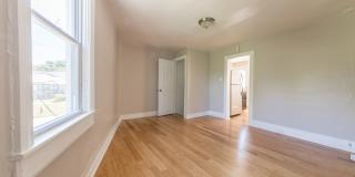 *AVAILABLE NOW* Super Affordable & Renovated 3 Bedroom Town House in the South Side Slopes! Gallery 8