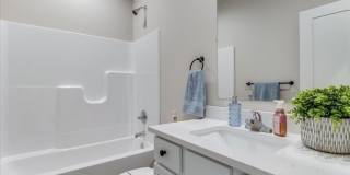 Beautiful Three Bedroom, Two Bathroom Gallery 25