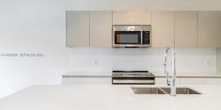 2505 NE 193rd St Gallery 3