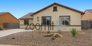 Amazing home in wonderful Ghost Hollow Ranch Gallery 1