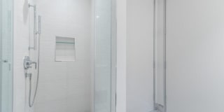 Luxurious Downtown 1x1 Gallery 8