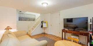 303 Bell Place Gallery 27