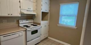 Stunning 2 Bed, 2 1/2 Bath Townhouse Available Now Stunning 2 Bed, 2 1/2 Bath Townhouse Available Now Gallery 7