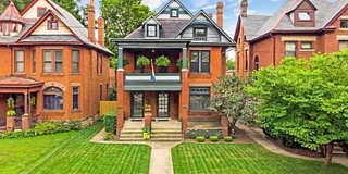 Stunning Victorian Duplex for Rent Gallery 3