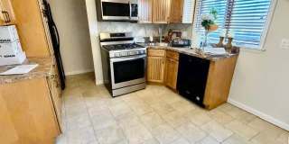 211 W walnut Gallery 5