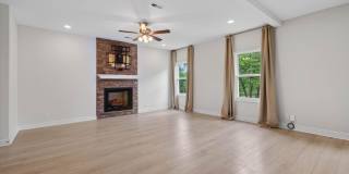 4 Bedroom Pet Friendly Home For Rent with Club House, Comm. Pool, & Comm Gym Access! Gallery 8