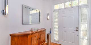 Luxury 4-bedroom - 4 bath with garage Gallery 4