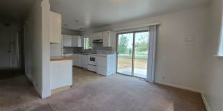 *AVAILABLE NOW* 3 Bedroom in Martin Acres, Huge Yard Gallery 6