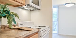 Applegate and Potomac Commons Apartments and Townhomes Gallery 4