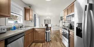 Spacious 3BR/2.5BA Furnished Townhome | Pet-Friendly with Large Fenced Yard & Ample Parking Gallery 7