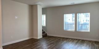 Room in 4 Bedroom Home at Tears Ln Gallery 9