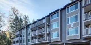 Spacious 2bd + DEN, 1.75ba Condo available in the heart of Issaquah! Gallery 1