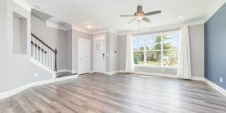Charming 2BR Townhome in Charlotte Gallery 18