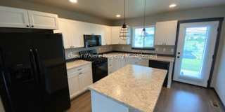 3 bed house behind Crown Pointe Park! Gallery 5