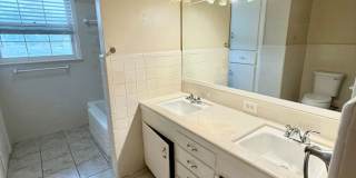 3-bed/2-bath with two living spaces! Gallery 16