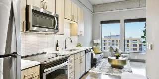 FURNISHED STUDIO IN THE HEART OF THE NORTH LOOP - UTILITIES INCLUDED! Gallery 1