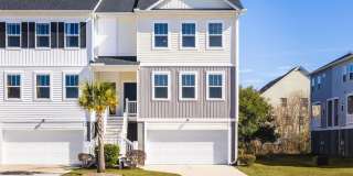 Vacant 10/23. Awesome 3 BR/2.5 BA END UNIT Townhome in Marshview Commons! Gallery 1