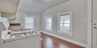 581 Mt. Vernon St Gallery 3