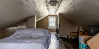 Centrally located bungalow! Gallery 1
