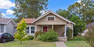 Available Now! Charming 2 Bed / 2 Bath Craftsman Home Near Downtown Waco Gallery 1