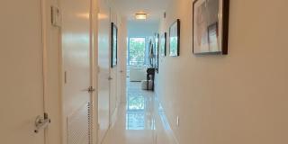 6000 Collins Avenue Gallery 21