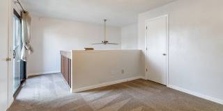 2 Bed/2 Bath with loft. Close to Campus On bus line. Gallery 12