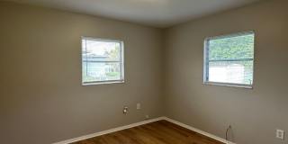 Updated 3 bedroom w/ Large Yard Gallery 13