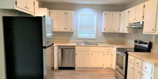 SCAD-Friendly 3BR Home – Walk to Bus Stop | Roommates Welcome! Gallery 4