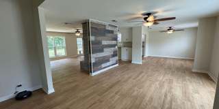 Beautifully renovated 4BR/3BA home close to NAS and beaches Gallery 6