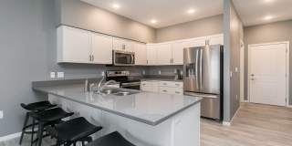 Fully Furnished Townhome Blocks Away From Downtown Gallery 11