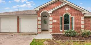 Luxury Lease on 1+ Acre with Saltwater Pool & Workshop in Ponder ISD! Gallery 1