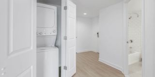 1800 Oak Apartments Gallery 105