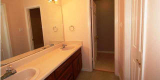 2/2.5 Townhome Close to USA campus Gallery 13