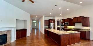 Spacious Home on Golf Course  - All Bedrooms En Suite Gallery 6