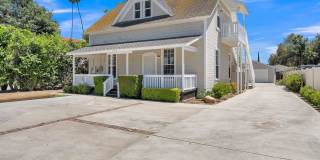 Charming Upstairs Unit near Riverside Plaza Gallery 1