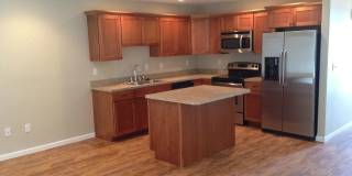 Spacious 3 Bedroom, 3 Full Bathroom Townhouse!! Gallery 1