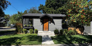 Adorable Downtown House, Newer Flooring/Paint/Appliances, A/C, Storage, Fenced Rear Yard Gallery 1