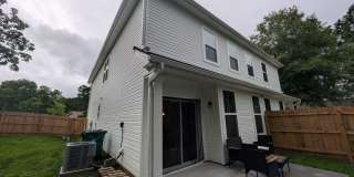 Room in 3 Bedroom Home at Sullins Rd Gallery 8
