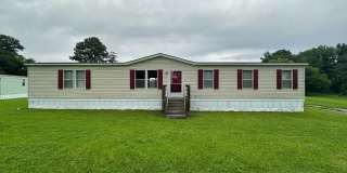 Charm & Commuter Convenience – 3BR/2BA Outside City Limits Gallery 1