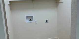 AVAILABLE NOW!! East side - 3 Bdrm, 1.5 Bath Gallery 22