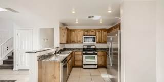 2 Story with Vaulted Ceiling and All Kitchen Appliances Gallery 12