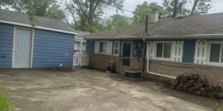 411 Huron Street Gallery 18