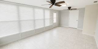 Stunning 3BD/2BTH Home in Holiday! Gallery 17