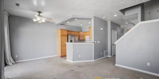 Beautiful Townhome in Excellent West Valley Area Gallery 5