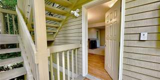 2Bd/2Ba Kirkland Condo Gallery 3